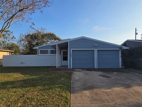 Photo of 107 Tarpon Avenue, Galveston, TX 77550 (MLS # 82783855)