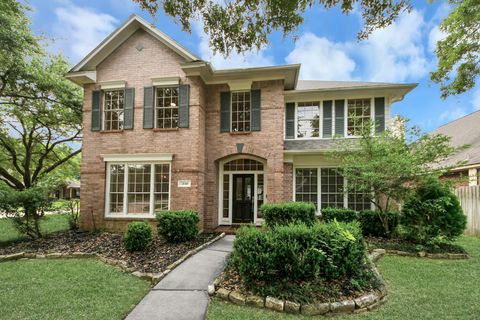 Photo of 7130 Glenwood Dr Dr, Sugar Land, TX 77479 (MLS # 77133166)