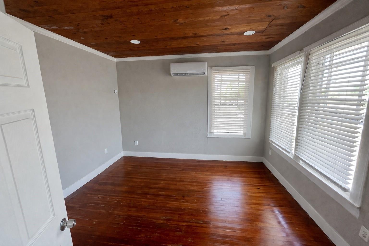 2115 Broadway Avenue J