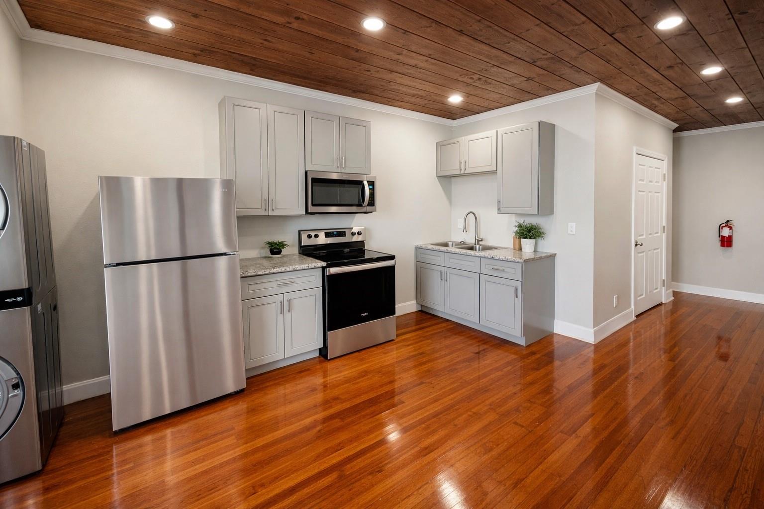 2115 Broadway Avenue J