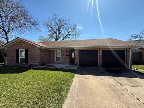 Photo of 7509 Mockingbird Lane, Texas City, TX 77591 (MLS # 12537499)