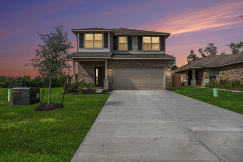 Photo of 4422 W Bayou Maison Circle, Dickinson, TX 77539 (MLS # 71397390)