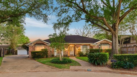 Photo of 942 Brunswick Circle, Sugar Land, TX 77478 (MLS # 6788120)