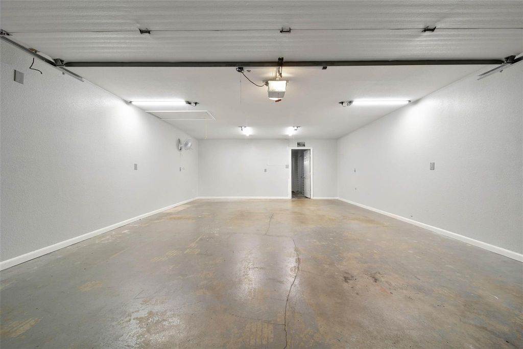 Photo of 734 Lake View Drive, Montgomery, TX 77356 (MLS # 94996015)