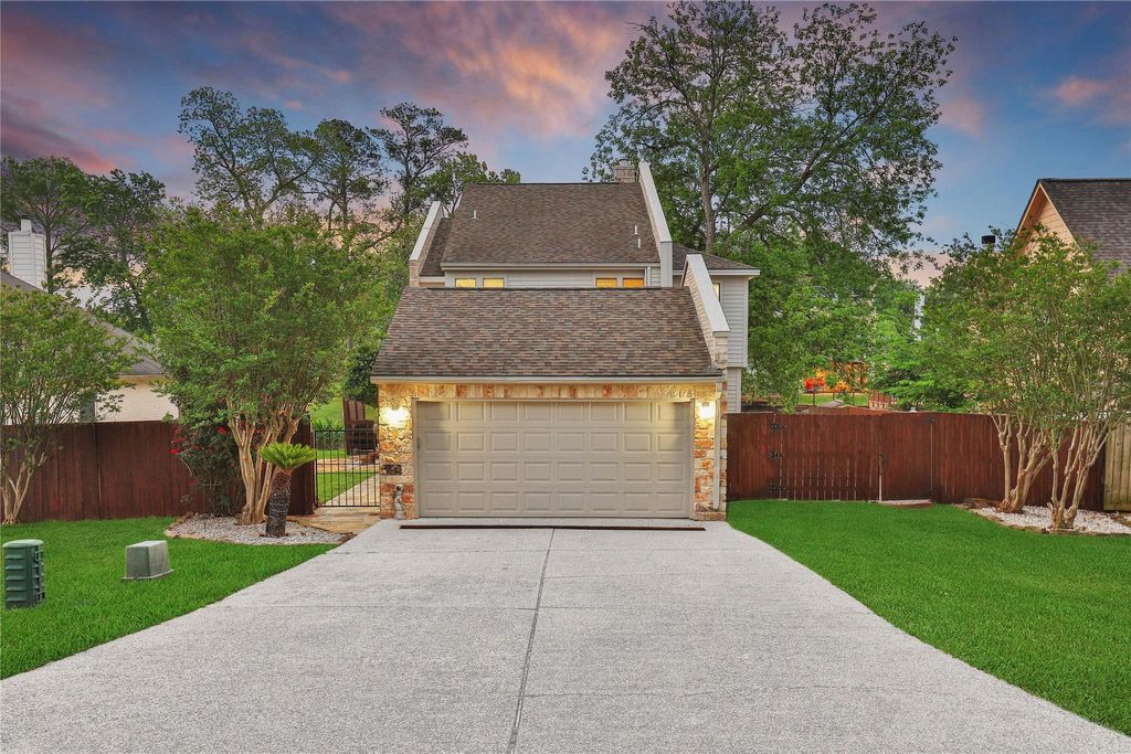 Photo of 734 Lake View Drive, Montgomery, TX 77356 (MLS # 94996015)