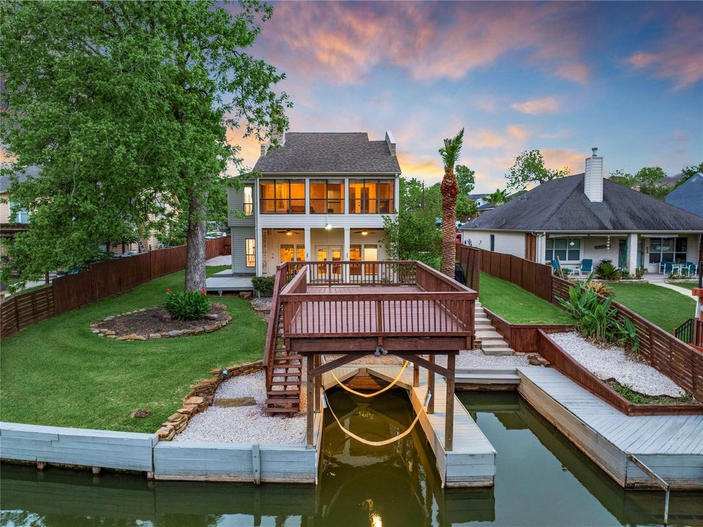 Photo of 734 Lake View Drive, Montgomery, TX 77356 (MLS # 94996015)