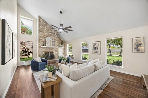 Photo of 813 Lakeview Drive, Sugar Land, TX 77498 (MLS # 14088807)