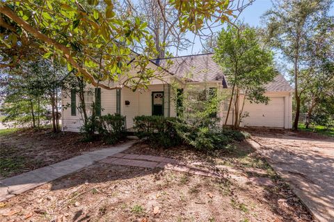Photo of 1415 22nd Street, Huntsville, TX 77340 (MLS # 84088644)