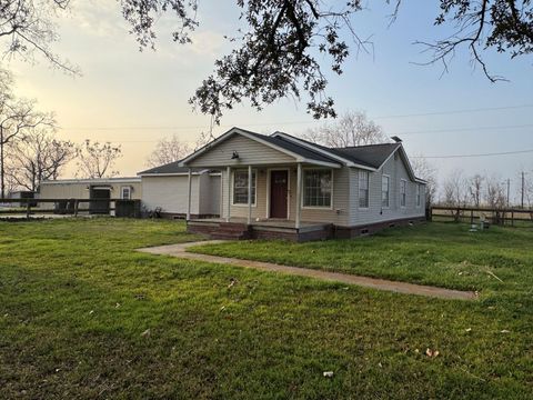 Photo of 13939 N State Highway 71 Hwy, El Campo, TX 77437 (MLS # 86203467)