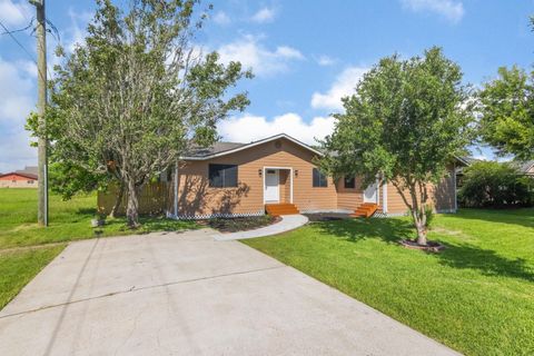 Photo of 113 N Holmes Street, La Porte, TX 77571 (MLS # 58378961) Photo of 113 N Holmes Street, La Porte, TX 77571 (MLS # 58378961)