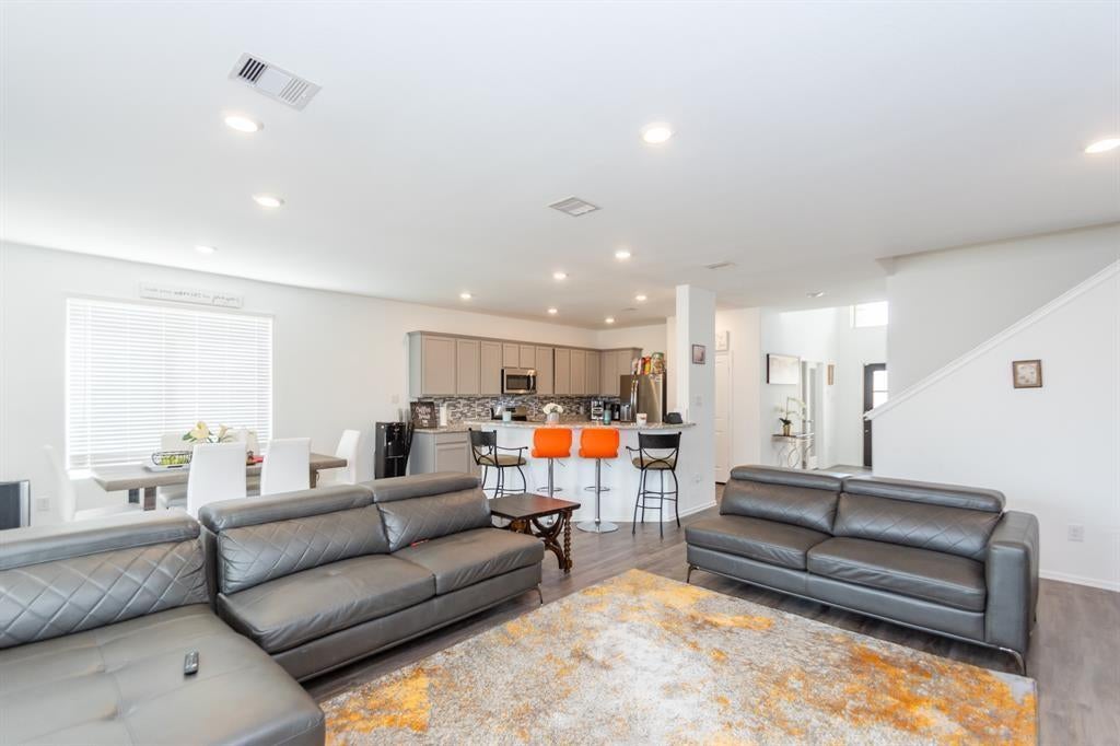 5007 Dunstable Manor Lane