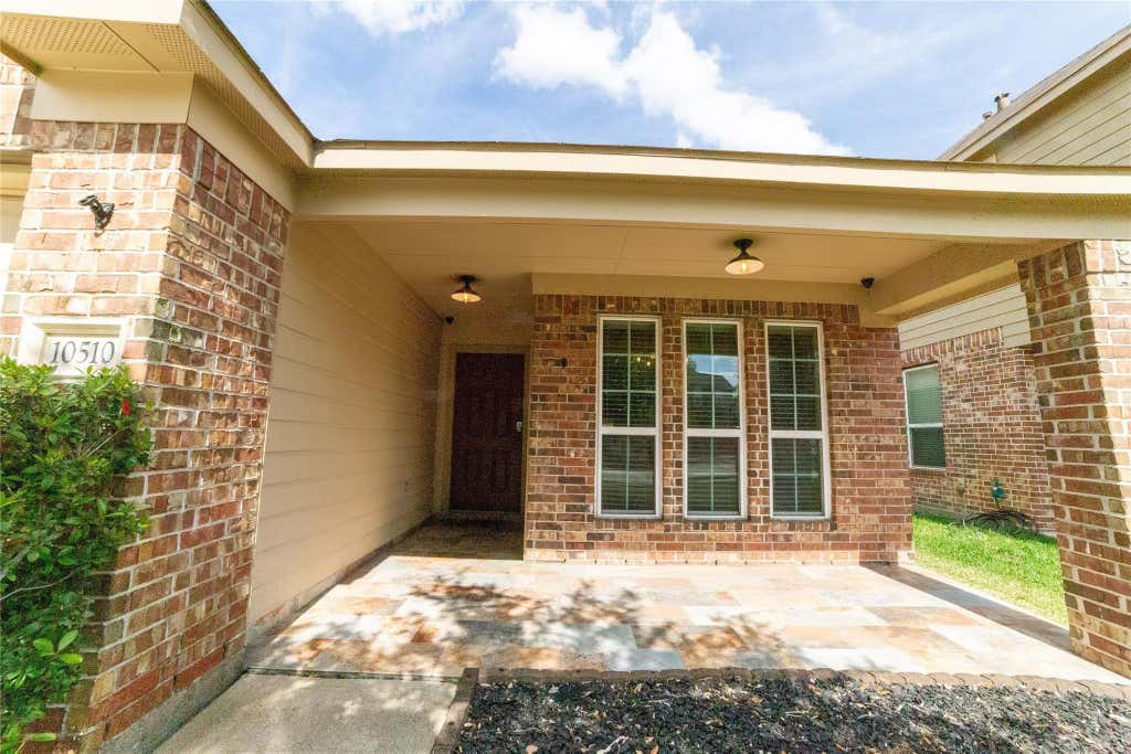 Photo of 10510 Chestnut Path Way, Tomball, TX 77375 (MLS # 14878552)
