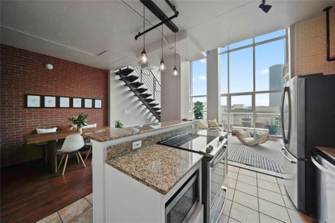 Condo For Sale - 2000 Bagby Street #7418<br/> Houston, TX 77002