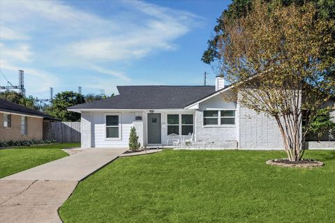 Photo of 1726 Ansbury Drive, Houston, TX 77018 (MLS # 9115121)