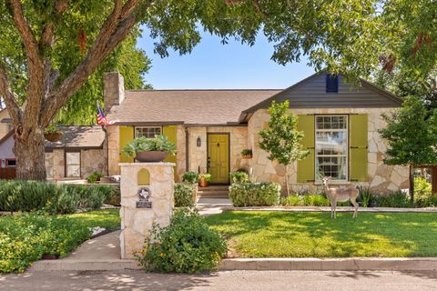 Photo of 968 Mulberry Avenue, New Braunfels, TX 78130 (MLS # 2599385)