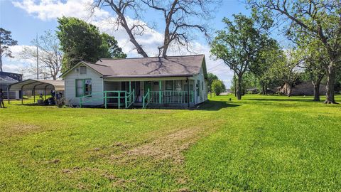 Photo of 425 W Brazos Avenue, West Columbia, TX 77486 (MLS # 98836190) Photo of 425 W Brazos Avenue, West Columbia, TX 77486 (MLS # 98836190)