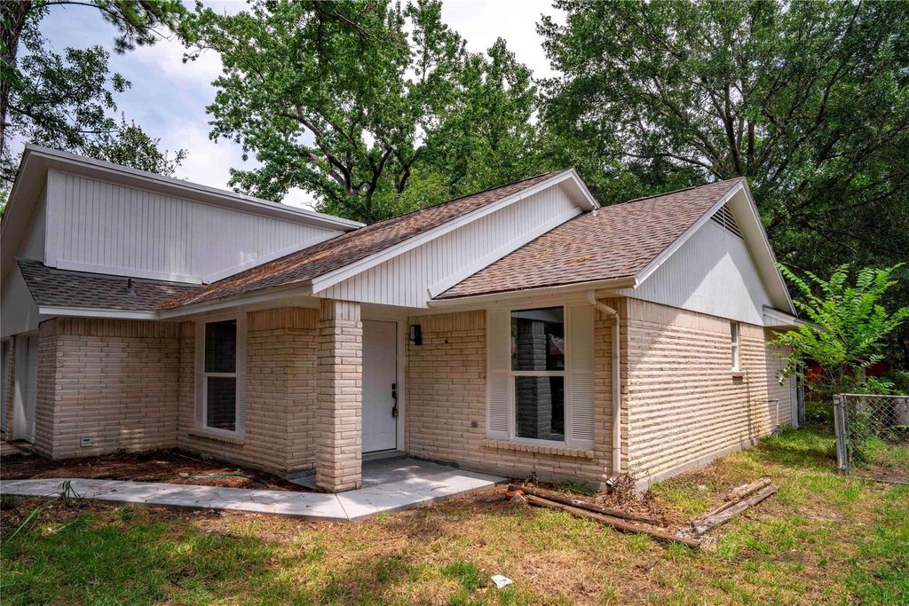 Photo of 9214 Woodland Oaks Drive, Houston, TX 77040 (MLS # 93710843)