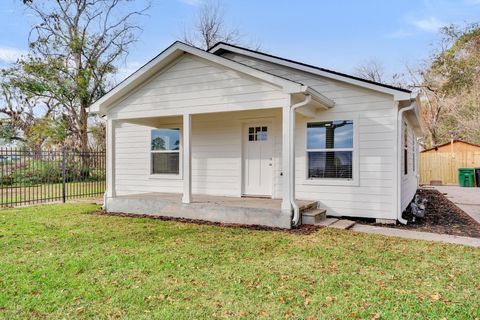 Photo of 6123 Tuskegee Street, Houston, TX 77091 (MLS # 22248561)