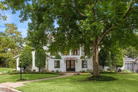 Photo of 13726 Pebblebrook Drive, Houston, TX 77079 (MLS # 81358715)