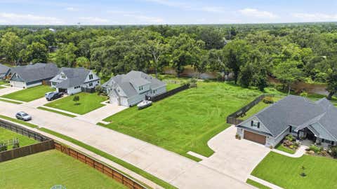 Photo of 208 Creekside Lane, Lake Jackson, TX 77566 (MLS # 70742825)