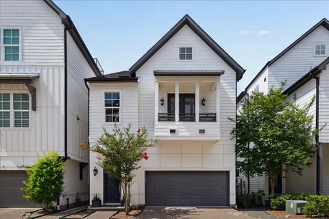 Photo of 3410 Timbergrove Heights Street, Houston, TX 77008 (MLS # 73556711)
