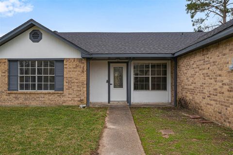 Photo of 7322 Logging Trail Drive, Humble, TX 77346 (MLS # 39738119)