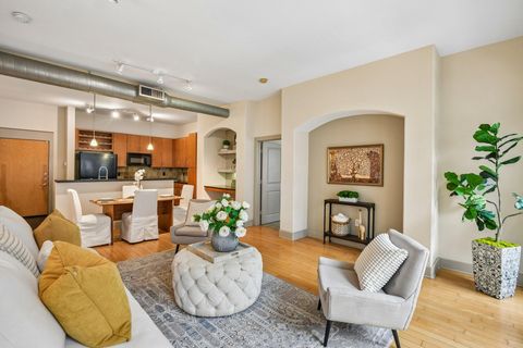 Condo For Sale - 1901 Post Oak Boulevard #2607<br/> Houston, TX 77056