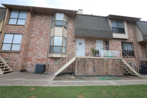 Photo of 2103 Place Rebecca Lane #D6, Houston, TX 77090 (MLS # 45673518)
