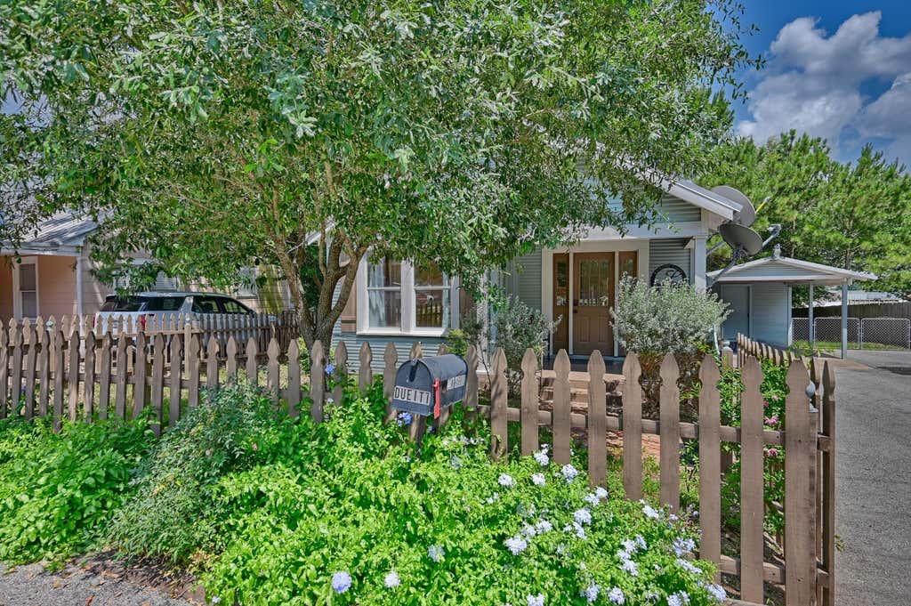 Photo of 23 N Harris Street, Bellville, TX 77418 (MLS # 86719251)