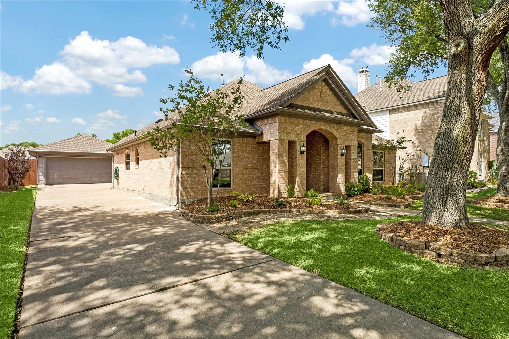2110 Barrington Pointe Drive