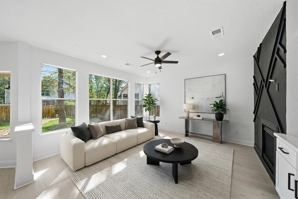 Photo of 82 N Apple Springs Circle, The Woodlands, TX 77382 (MLS # 81467814)