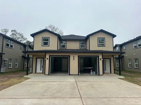 161 S 10th Street A Conroe TX 77301