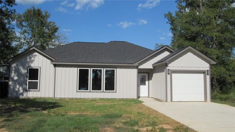 Photo of 401 Deep Woods Lane, Livingston, TX 77351 (MLS # 70191911)