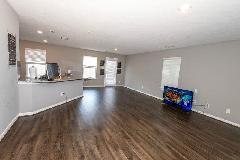 8932 Hollister Commons Lane