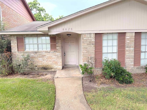Photo of 6620 Westwick Drive, Houston, TX 77072 (MLS # 21385716)