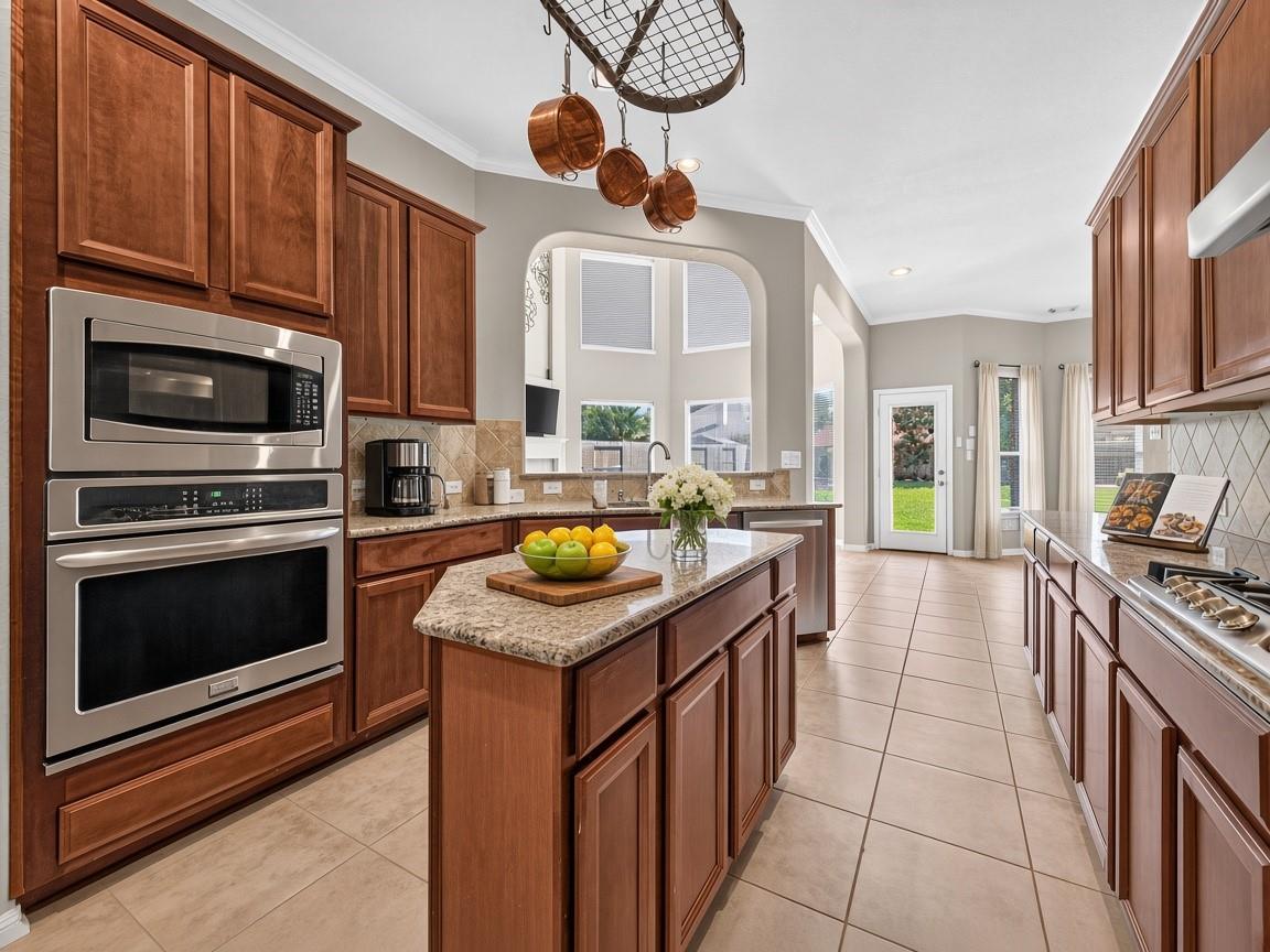 6118 Southwell Lane