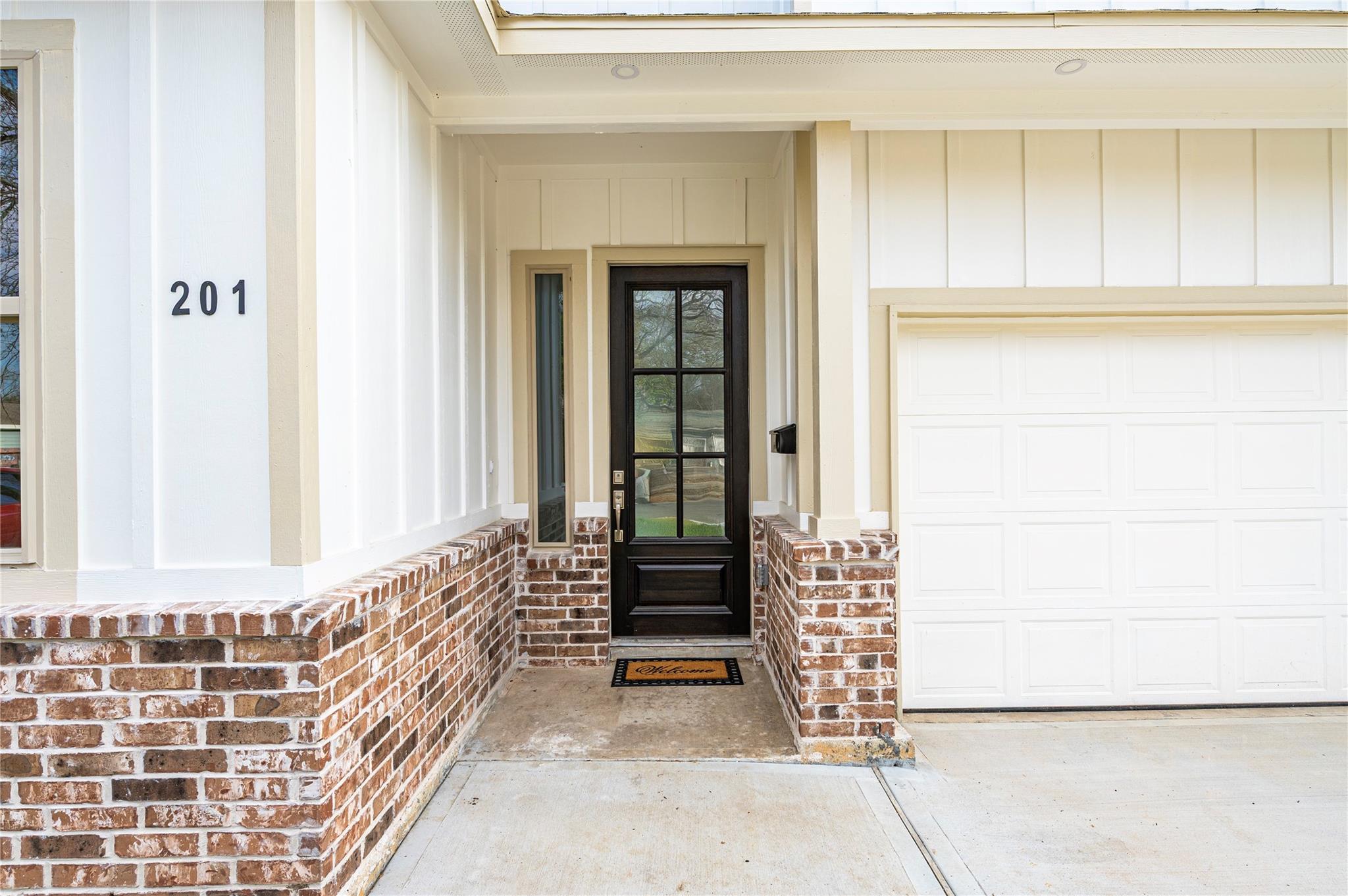 201 W Ellaine Avenue