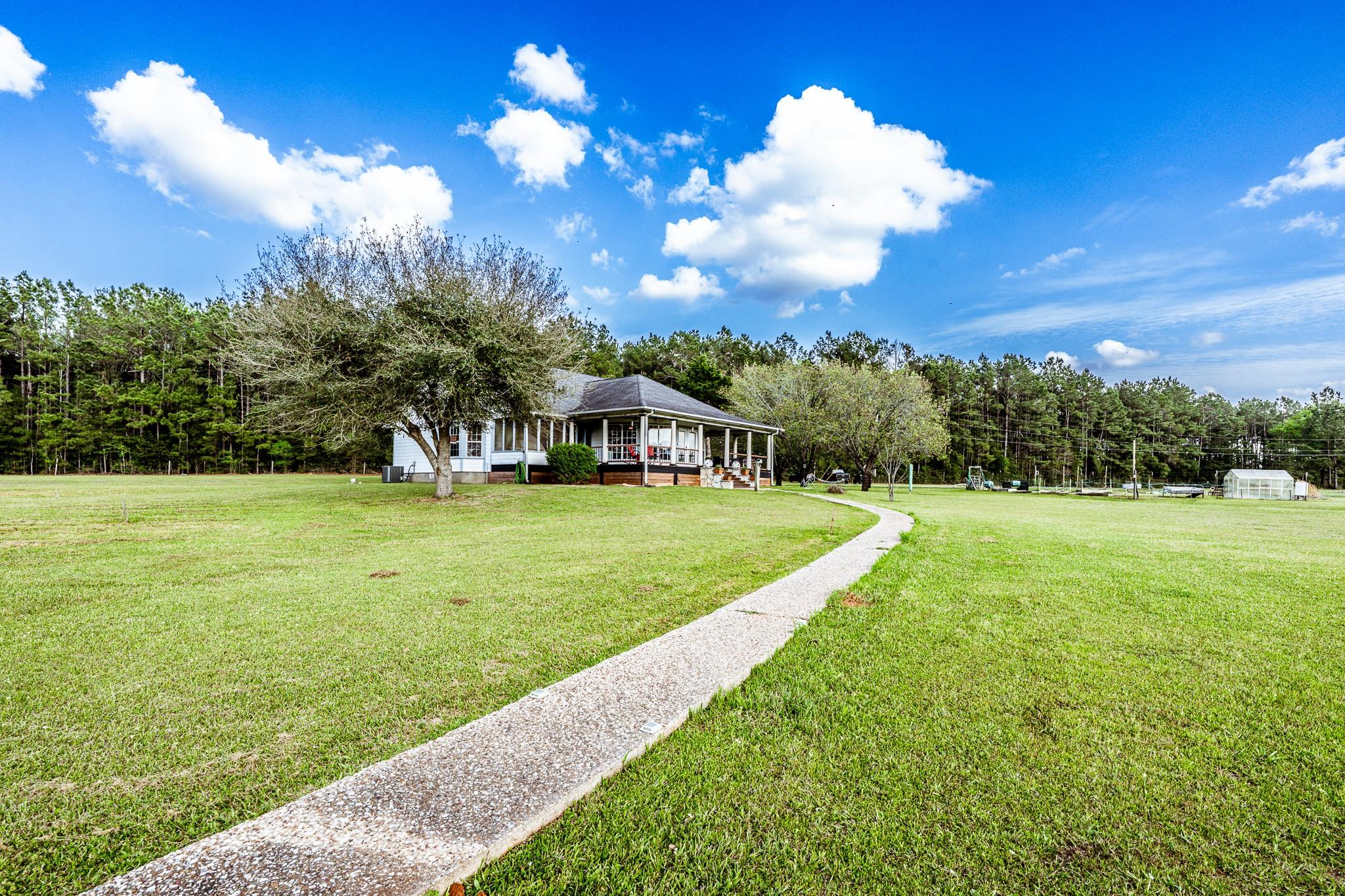 1587 County Road 1105