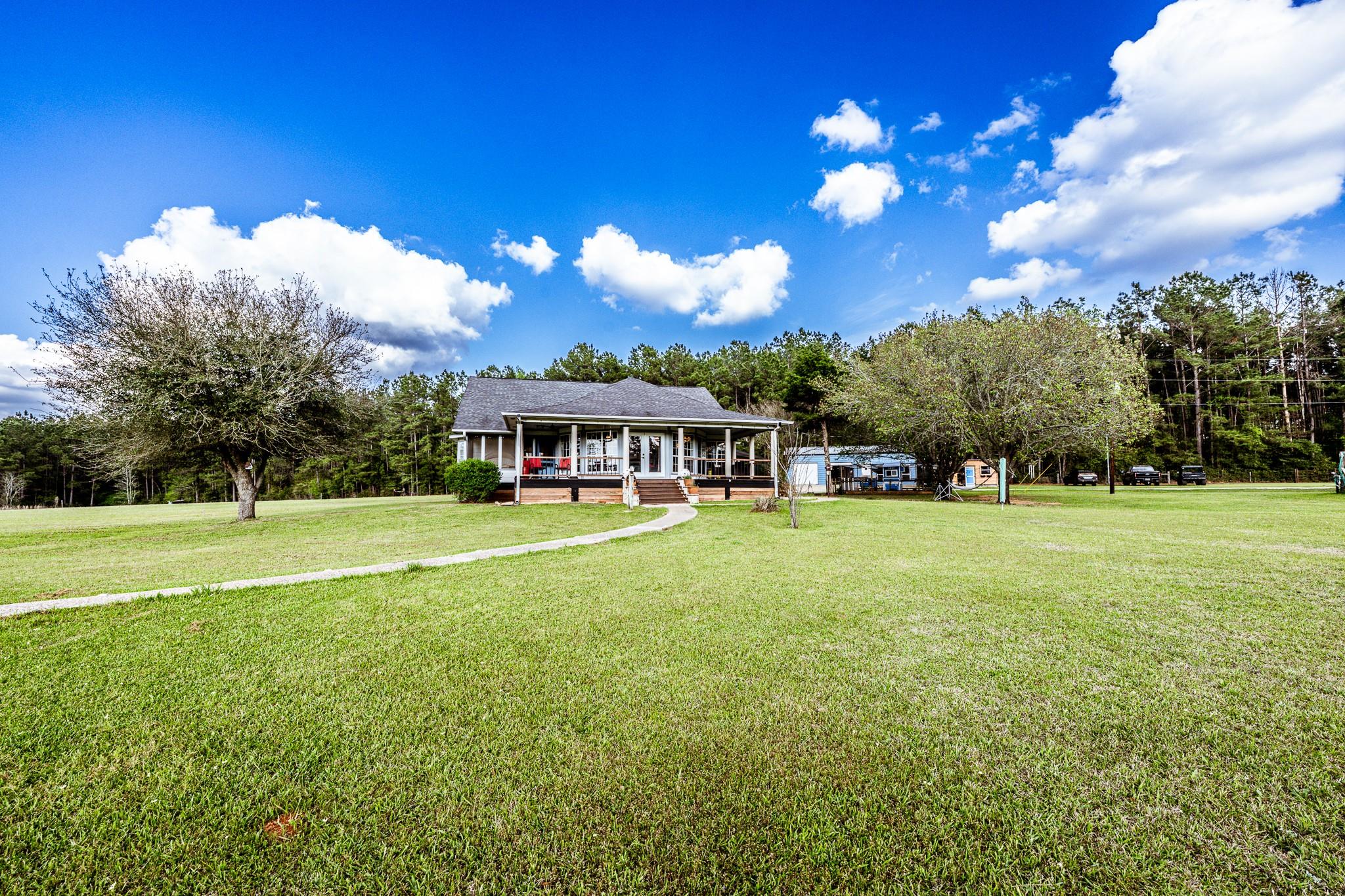 1587 County Road 1105