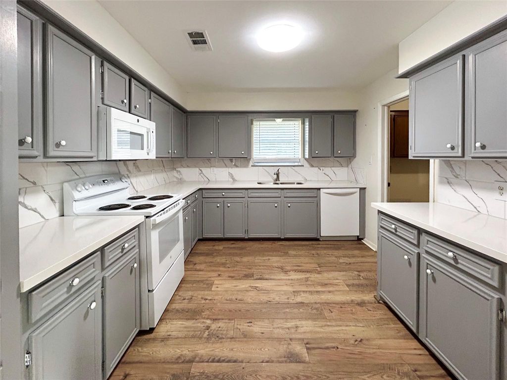 Photo of 6132 Fox Ridge Drive, Angleton, TX 77515 (MLS # 34024452)