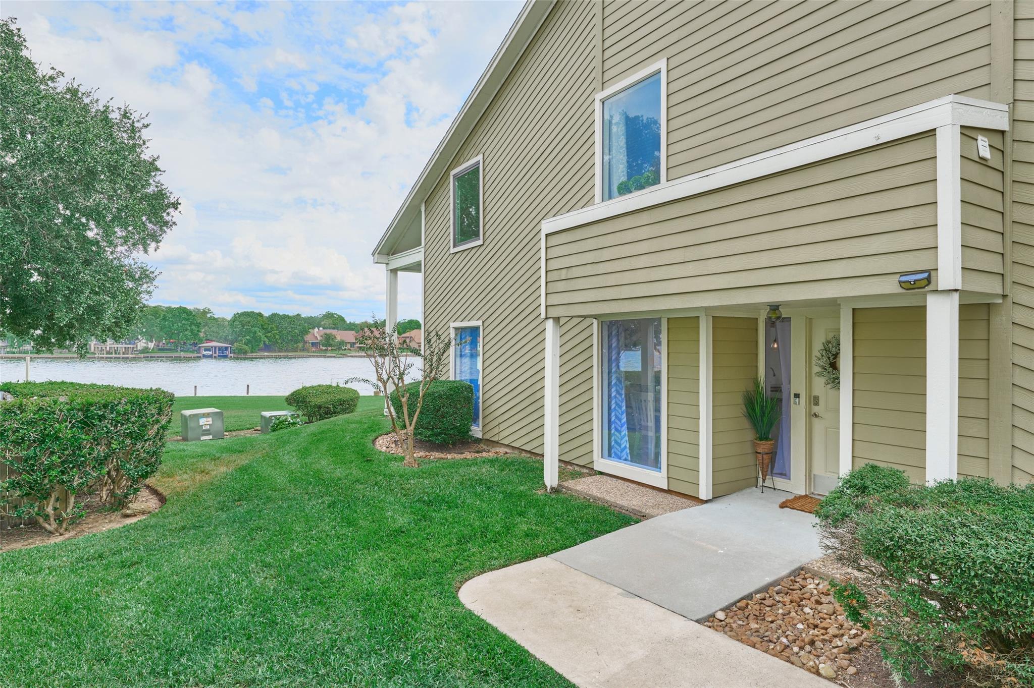 73 April Point Drive S