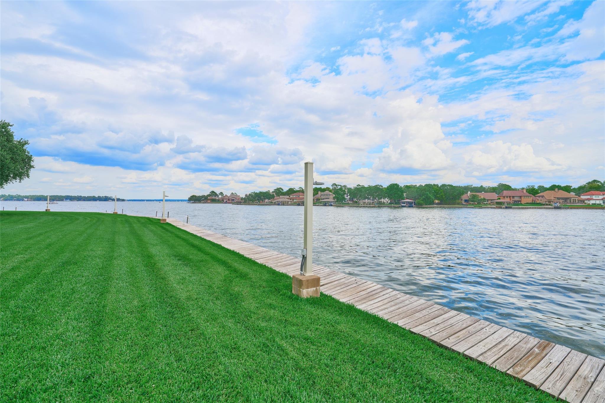 73 April Point Drive S