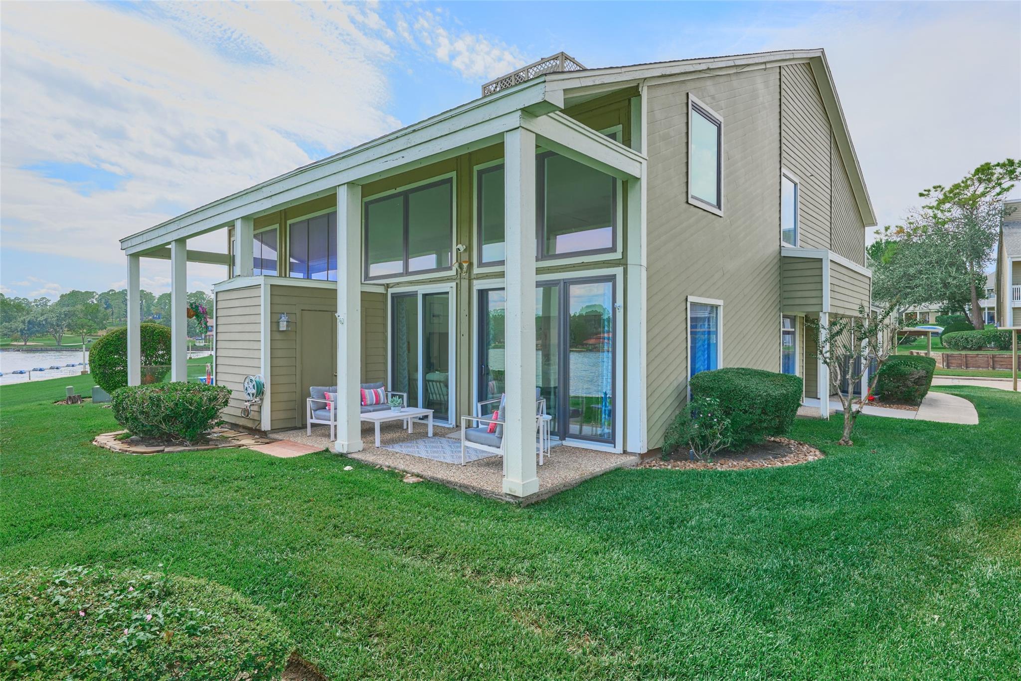 73 April Point Drive S