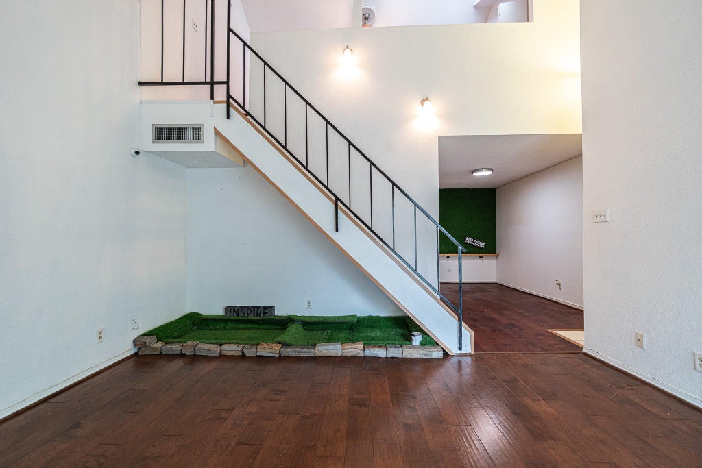Photo of 10811 Richmond Avenue #39, Houston, TX 77042 (MLS # 64294609)