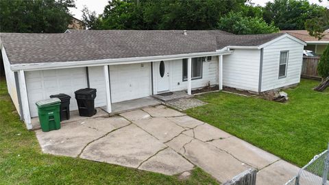 Photo of 5103 Willow Glen Drive, Houston, TX 77033 (MLS # 808681)