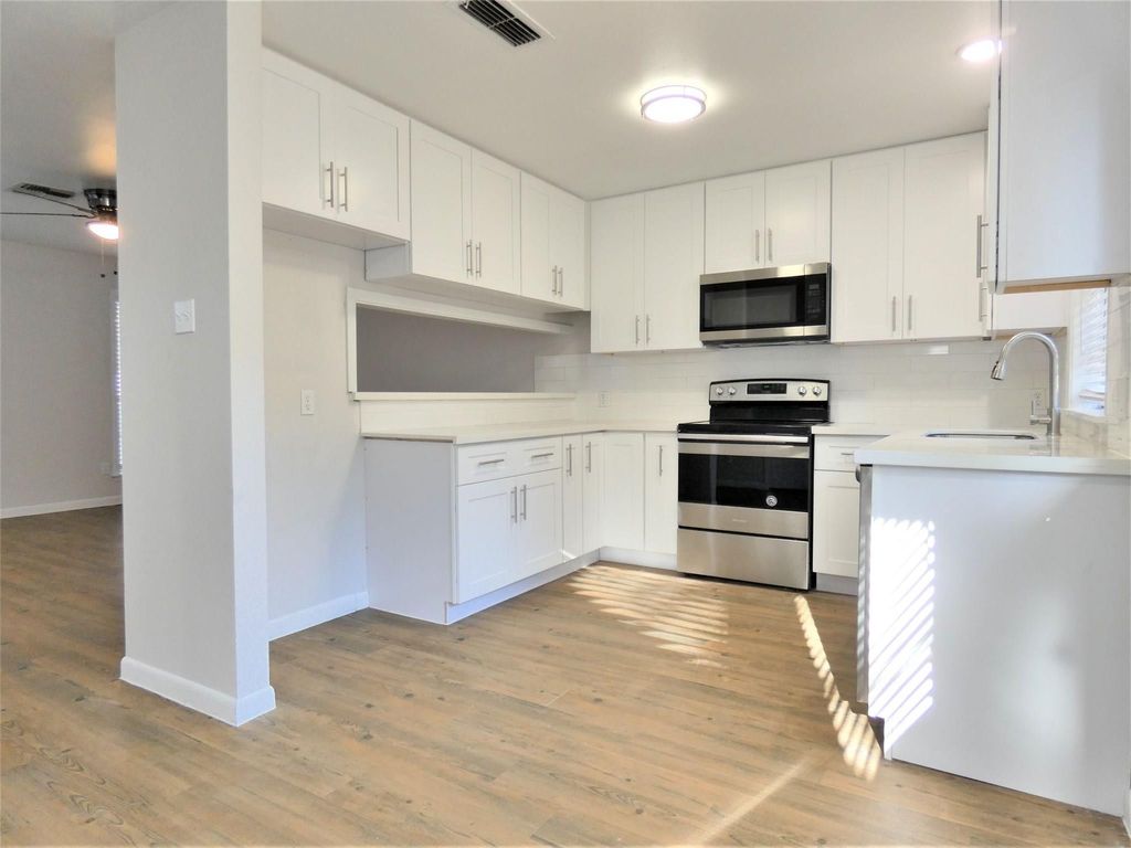 Photo of 606 Golfview Drive, Richmond, TX 77469 (MLS # 6527037)