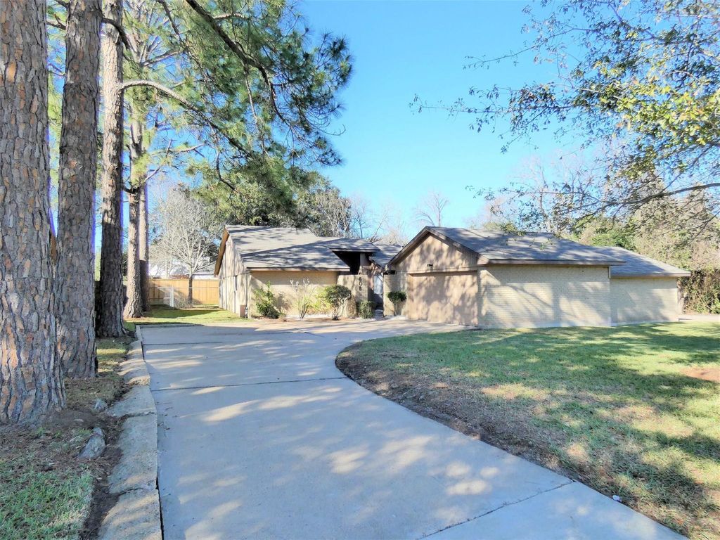 Photo of 606 Golfview Drive, Richmond, TX 77469 (MLS # 6527037)