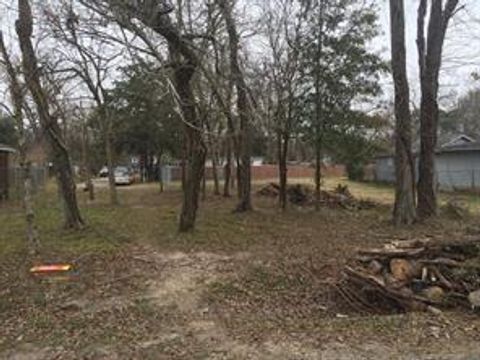 01 Henrietta Street Houston TX 77088