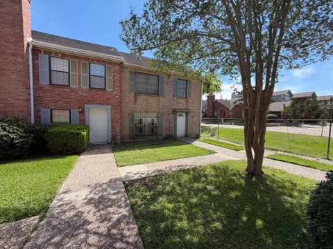 Townhouse For Sale - 3974 Belle Park Drive #3974<br/> Harris County, Houston, TX 77072