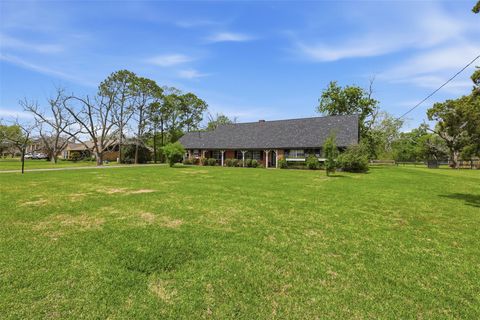 Tiny photo for 401 Clearview Avenue, Friendswood, TX 77546 (MLS # 74159200)